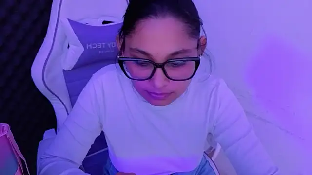 Cuteprincess21's Webcam Show