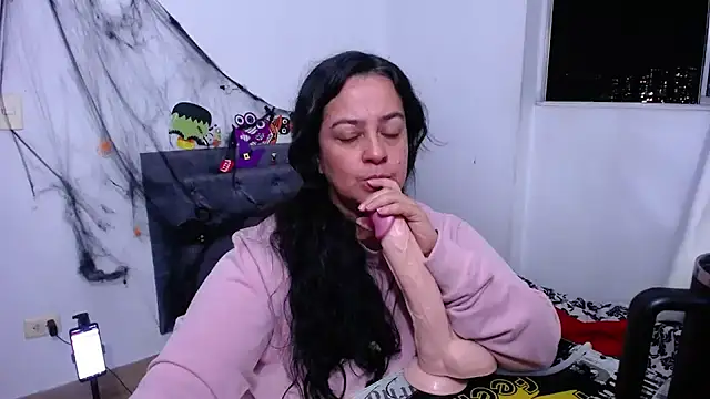 lucia_vonne_'s Webcam Show
