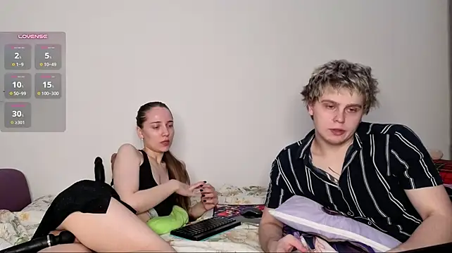 Emily_and_Ilumi's Webcam Show