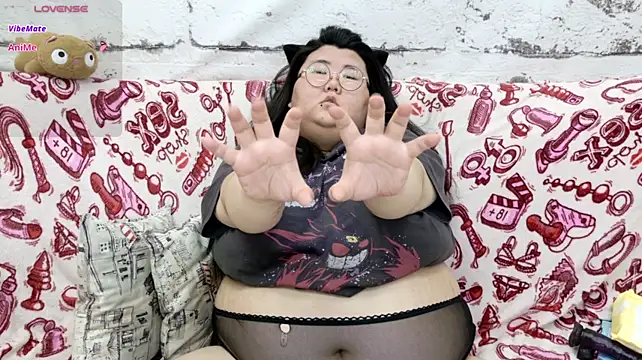 Nadine_asian's Webcam Show