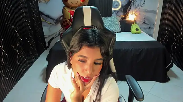 Ivy_16's Webcam Show