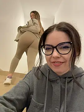 IsabellaEtthan's Webcam Show