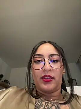 Rae_Lil_White 现场性爱视讯表演