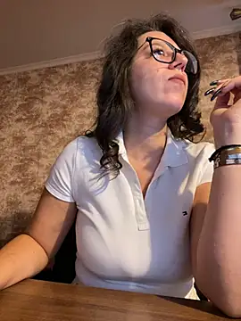 NadiraNoor's Live XXX Chat