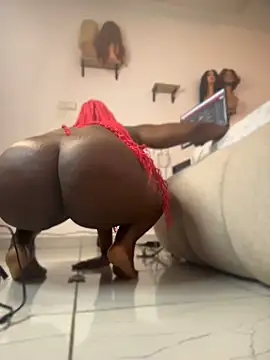 t-Booty_risky_'s Webcam Show