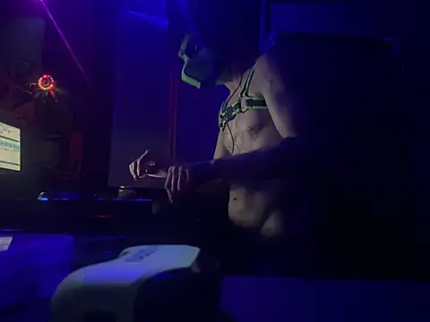 trash4cash 现场性爱视讯表演