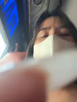 May-Squirt 现场性爱视讯表演