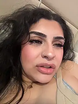 ThickerThanYoBitch's Live XXX Chat