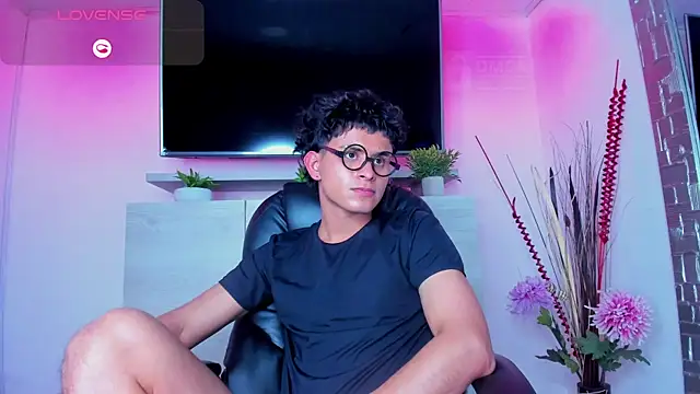 Jhonny-Blake 现场性爱视讯表演