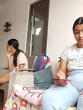 girls_hot2026's Webcam Show
