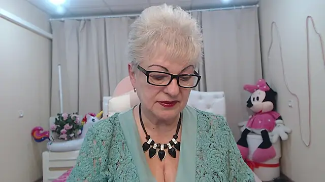 KayleSmoll 现场性爱视讯表演