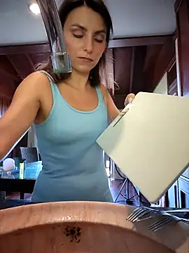 Izabella_Bella 现场性爱视讯表演