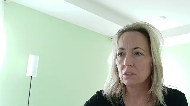 Cherry-red-xo's Webcam Show