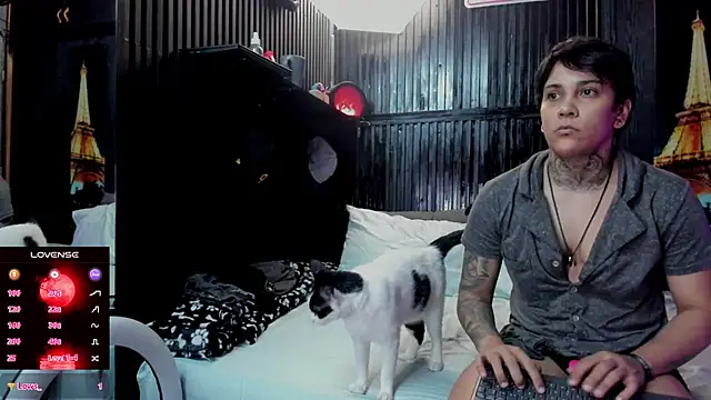 ZhoeStrong's Live XXX Chat