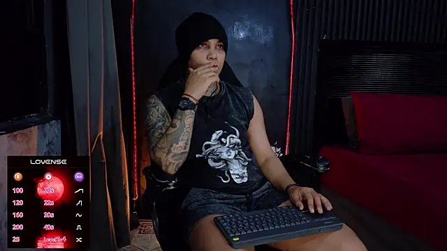 ZhoeStrong's Live XXX Chat