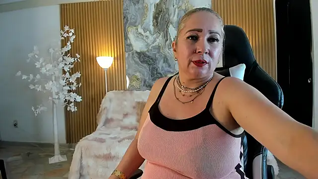 Danna_topless' Webcam Show