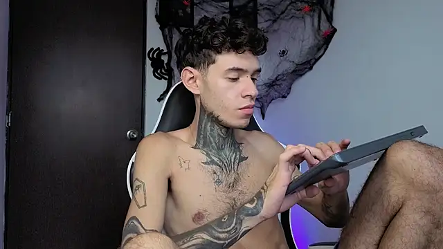 Arteemiiis' Live XXX Chat