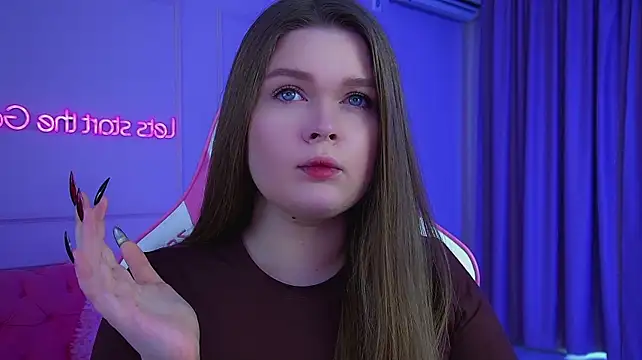 CrystalLyons' Live XXX Chat