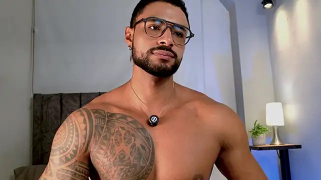 LiamGarcia1's Webcam Show