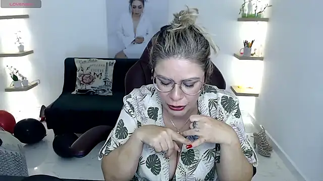 Serenay_ 现场性爱视讯表演