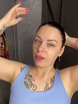 Lola_Hale 现场性爱视讯表演