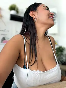 Sara-77's Webcam Show