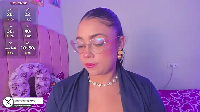 antonelllepiercee's Live XXX Chat