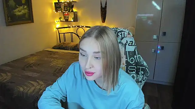 CrazyBitchInLace's Webcam Show