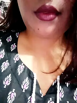 Cute-Nuri's Webcam Show