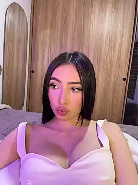 Maddy_Jones 现场性爱视讯表演