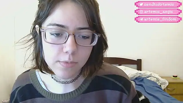 Artemis-aegis' Live XXX Chat