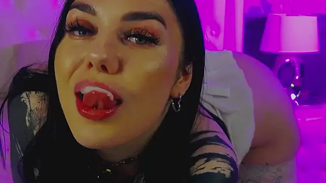 MaeveMoon 现场性爱视讯表演
