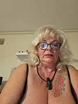 HotSilli152's Live XXX Chat