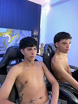 Estiv18_'s Webcam Show