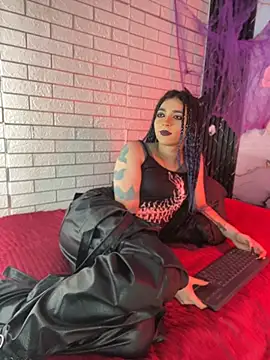 MaeveKuro's Webcam Show