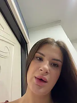 MiraReach's Live XXX Chat
