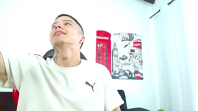 Cumandres18's Webcam Show