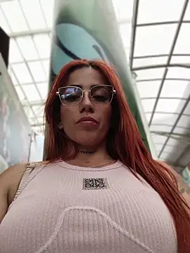 Alis_xxx 现场性爱视讯表演