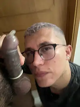 Kurtxxx22's Webcam Show