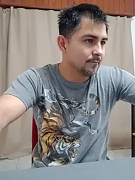 Bradd_32's Live XXX Chat