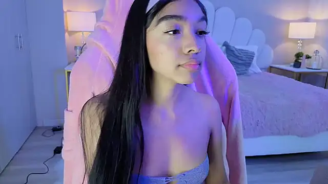 pocahontamoon's Webcam Show