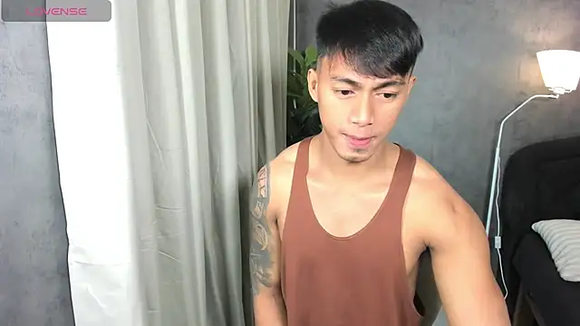 PinooyMilker's Webcam Show