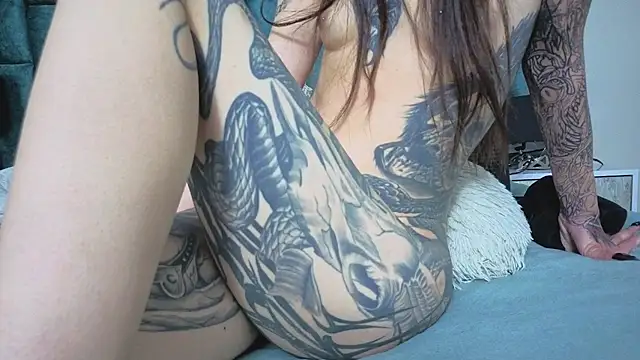 Emma_Foxi 现场性爱视讯表演