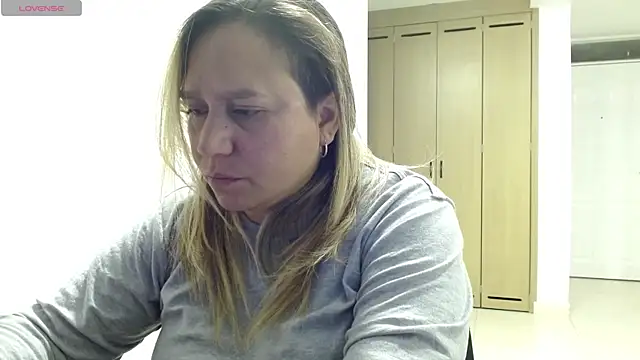 LauraReeves' Webcam Show