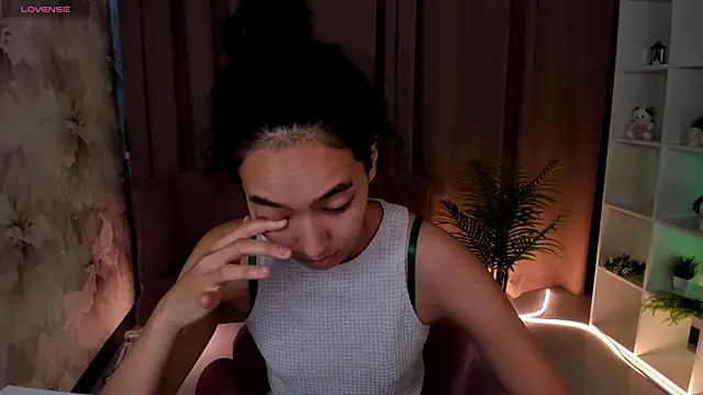 FlirtyAura's Live XXX Chat