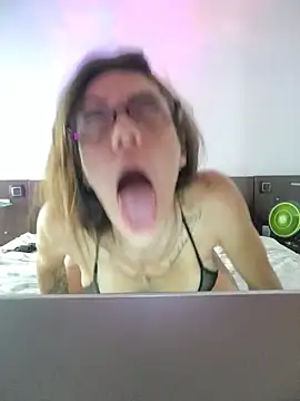 Eimikuro11's Webcam Show
