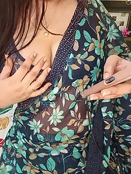 PRIYA_22's Webcam Show
