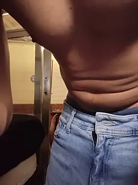 AlphaMasterXxx's Live XXX Chat