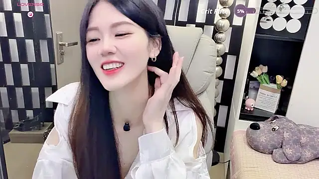 Yueyue-MM 现场性爱视讯表演