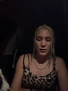 OliviaMaeBabe 现场性爱视讯表演